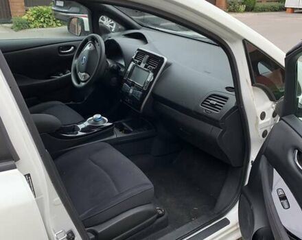 Белый Ниссан Лиф, объемом двигателя 0 л и пробегом 56 тыс. км за 7400 $, фото 5 на Automoto.ua