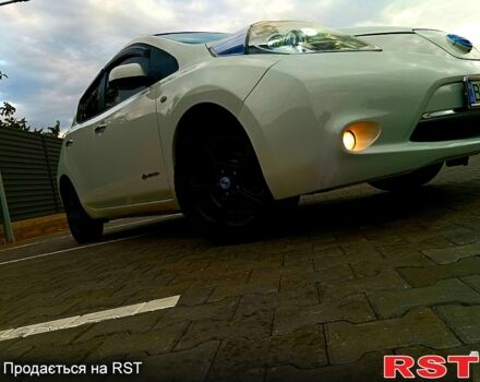 Белый Ниссан Лиф, объемом двигателя 0 л и пробегом 133 тыс. км за 8399 $, фото 2 на Automoto.ua