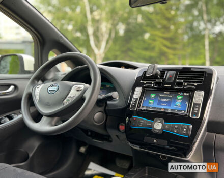 Белый Ниссан Лиф, объемом двигателя 30 л и пробегом 134 тыс. км за 10500 $, фото 9 на Automoto.ua