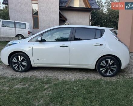 Белый Ниссан Лиф, объемом двигателя 0 л и пробегом 107 тыс. км за 8400 $, фото 10 на Automoto.ua