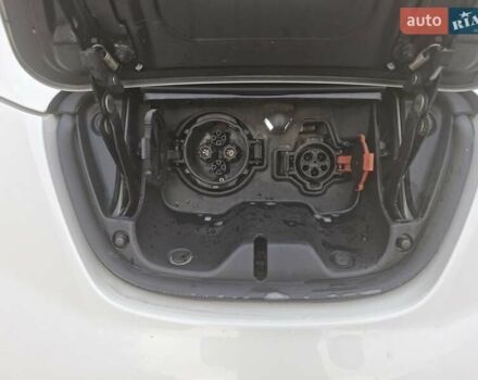 Белый Ниссан Лиф, объемом двигателя 0 л и пробегом 111 тыс. км за 8200 $, фото 8 на Automoto.ua