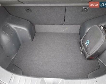 Белый Ниссан Лиф, объемом двигателя 0 л и пробегом 19 тыс. км за 8200 $, фото 12 на Automoto.ua