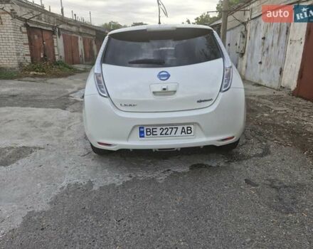 Белый Ниссан Лиф, объемом двигателя 0 л и пробегом 111 тыс. км за 8200 $, фото 6 на Automoto.ua