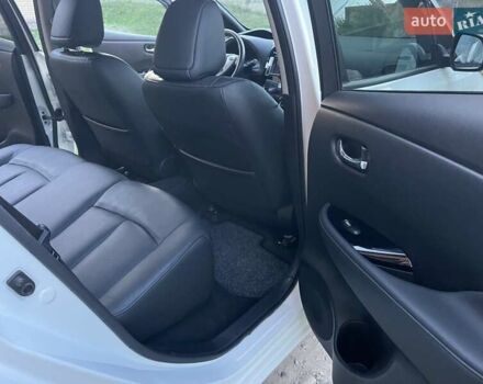 Белый Ниссан Лиф, объемом двигателя 0 л и пробегом 107 тыс. км за 8400 $, фото 20 на Automoto.ua