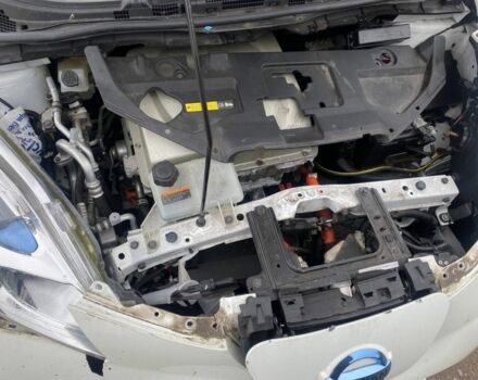 Белый Ниссан Лиф, объемом двигателя 0 л и пробегом 88 тыс. км за 4000 $, фото 2 на Automoto.ua