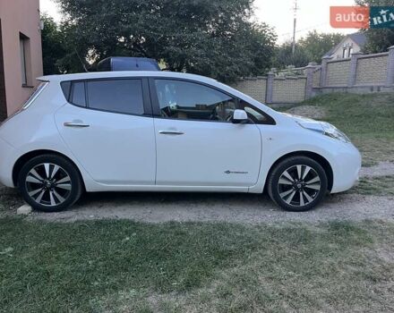 Белый Ниссан Лиф, объемом двигателя 0 л и пробегом 107 тыс. км за 8400 $, фото 7 на Automoto.ua