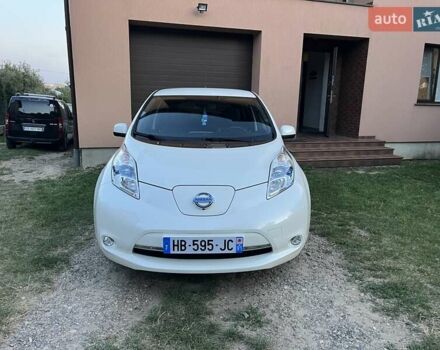 Белый Ниссан Лиф, объемом двигателя 0 л и пробегом 107 тыс. км за 8400 $, фото 5 на Automoto.ua