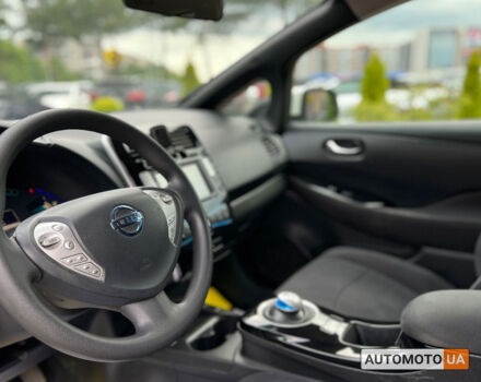 Белый Ниссан Лиф, объемом двигателя 30 л и пробегом 134 тыс. км за 10500 $, фото 16 на Automoto.ua