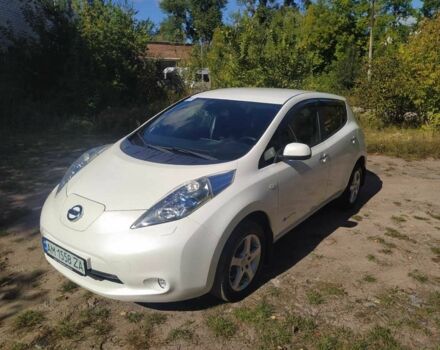 Белый Ниссан Лиф, объемом двигателя 0 л и пробегом 66 тыс. км за 8300 $, фото 3 на Automoto.ua