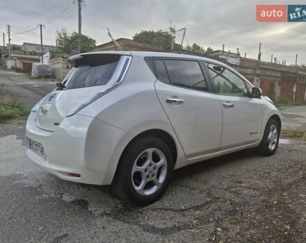 Белый Ниссан Лиф, объемом двигателя 0 л и пробегом 111 тыс. км за 8200 $, фото 10 на Automoto.ua