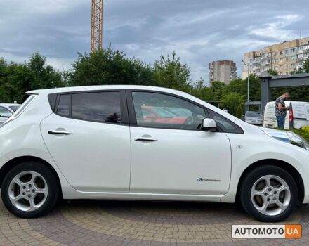 Белый Ниссан Лиф, объемом двигателя 30 л и пробегом 134 тыс. км за 10500 $, фото 7 на Automoto.ua