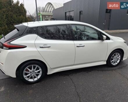 Белый Ниссан Лиф, объемом двигателя 0 л и пробегом 142 тыс. км за 12500 $, фото 12 на Automoto.ua