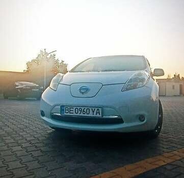 Білий Ніссан Ліф, об'ємом двигуна 0 л та пробігом 136 тис. км за 6500 $, фото 1 на Automoto.ua