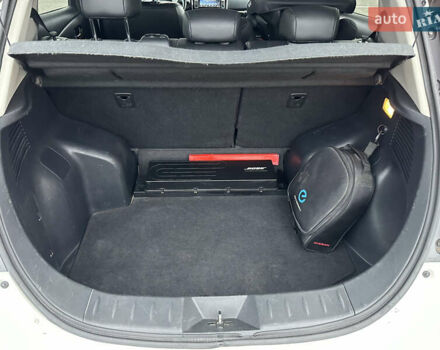 Белый Ниссан Лиф, объемом двигателя 0 л и пробегом 93 тыс. км за 8000 $, фото 14 на Automoto.ua