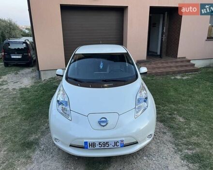 Белый Ниссан Лиф, объемом двигателя 0 л и пробегом 107 тыс. км за 8400 $, фото 6 на Automoto.ua