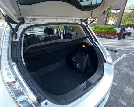 Білий Ніссан Ліф, об'ємом двигуна 0 л та пробігом 96 тис. км за 9500 $, фото 62 на Automoto.ua