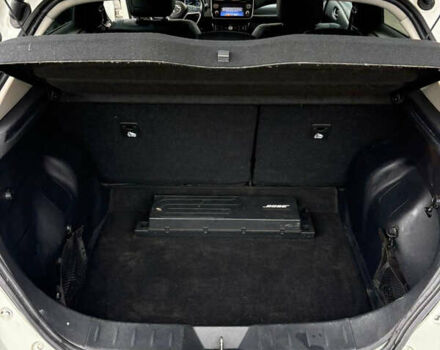 Білий Ніссан Ліф, об'ємом двигуна 0 л та пробігом 150 тис. км за 10400 $, фото 8 на Automoto.ua