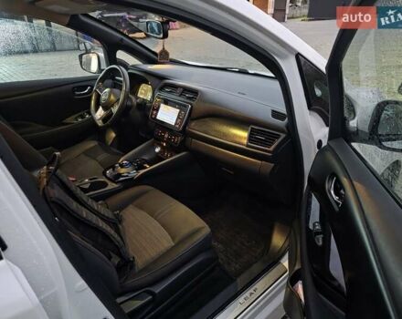 Білий Ніссан Ліф, об'ємом двигуна 0 л та пробігом 90 тис. км за 10000 $, фото 13 на Automoto.ua