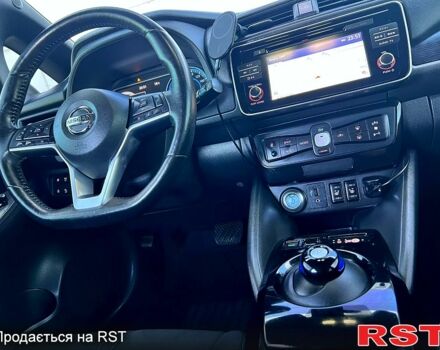 Белый Ниссан Лиф, объемом двигателя 0 л и пробегом 77 тыс. км за 12500 $, фото 11 на Automoto.ua