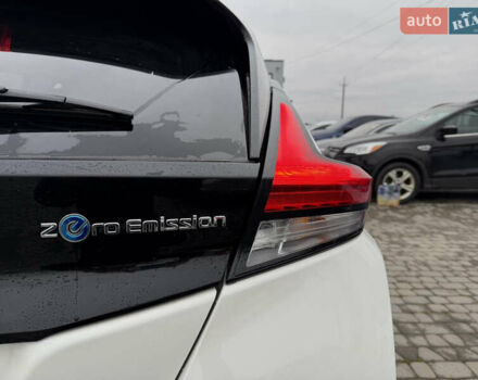 Белый Ниссан Лиф, объемом двигателя 0 л и пробегом 164 тыс. км за 11300 $, фото 35 на Automoto.ua