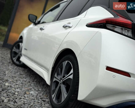 Белый Ниссан Лиф, объемом двигателя 0 л и пробегом 157 тыс. км за 11700 $, фото 19 на Automoto.ua