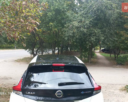 Белый Ниссан Лиф, объемом двигателя 0 л и пробегом 82 тыс. км за 15600 $, фото 17 на Automoto.ua