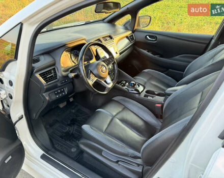 Белый Ниссан Лиф, объемом двигателя 0 л и пробегом 200 тыс. км за 12000 $, фото 4 на Automoto.ua