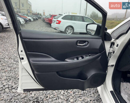 Белый Ниссан Лиф, объемом двигателя 0 л и пробегом 157 тыс. км за 11700 $, фото 52 на Automoto.ua