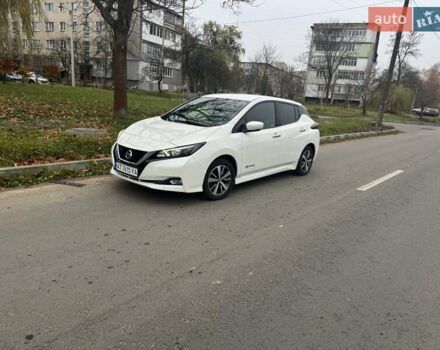 Белый Ниссан Лиф, объемом двигателя 0 л и пробегом 128 тыс. км за 10300 $, фото 3 на Automoto.ua