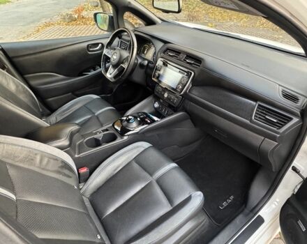 Белый Ниссан Лиф, объемом двигателя 0 л и пробегом 102 тыс. км за 12699 $, фото 9 на Automoto.ua