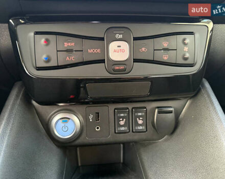 Білий Ніссан Ліф, об'ємом двигуна 0 л та пробігом 67 тис. км за 11500 $, фото 29 на Automoto.ua