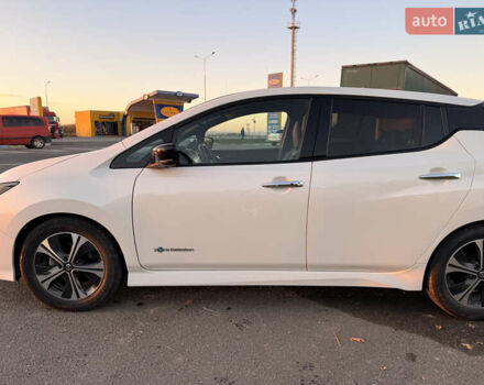 Белый Ниссан Лиф, объемом двигателя 0 л и пробегом 162 тыс. км за 12000 $, фото 3 на Automoto.ua