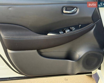 Білий Ніссан Ліф, об'ємом двигуна 0 л та пробігом 67 тис. км за 11500 $, фото 20 на Automoto.ua