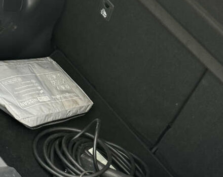 Белый Ниссан Лиф, объемом двигателя 0 л и пробегом 50 тыс. км за 12800 $, фото 18 на Automoto.ua