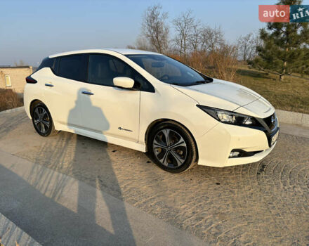 Белый Ниссан Лиф, объемом двигателя 0 л и пробегом 140 тыс. км за 13850 $, фото 4 на Automoto.ua