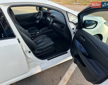 Белый Ниссан Лиф, объемом двигателя 0 л и пробегом 52 тыс. км за 15500 $, фото 21 на Automoto.ua