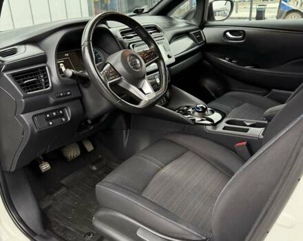 Белый Ниссан Лиф, объемом двигателя 0 л и пробегом 92 тыс. км за 12500 $, фото 17 на Automoto.ua