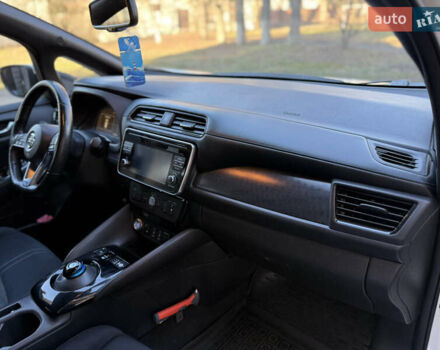 Белый Ниссан Лиф, объемом двигателя 0 л и пробегом 113 тыс. км за 12700 $, фото 11 на Automoto.ua