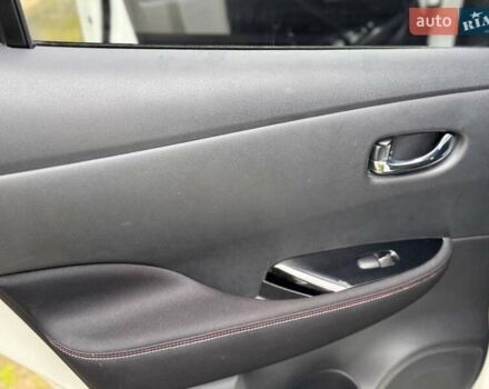 Белый Ниссан Лиф, объемом двигателя 0 л и пробегом 33 тыс. км за 16400 $, фото 19 на Automoto.ua