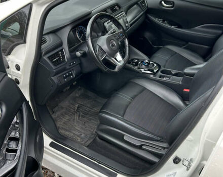 Белый Ниссан Лиф, объемом двигателя 0 л и пробегом 98 тыс. км за 13000 $, фото 4 на Automoto.ua