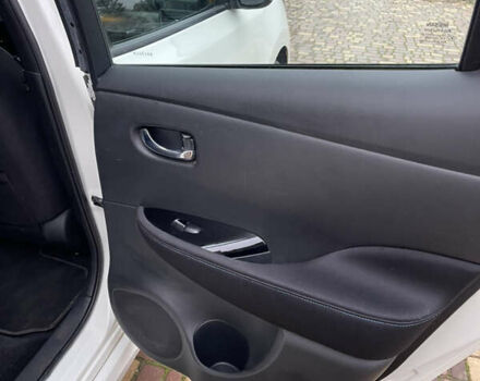 Белый Ниссан Лиф, объемом двигателя 0 л и пробегом 51 тыс. км за 12500 $, фото 29 на Automoto.ua