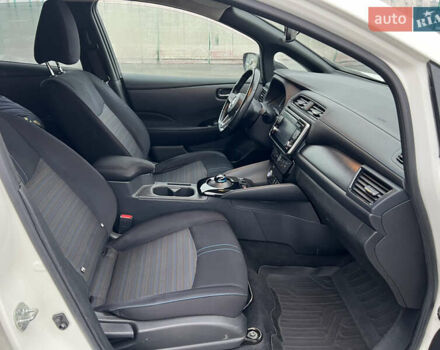 Белый Ниссан Лиф, объемом двигателя 0 л и пробегом 96 тыс. км за 13500 $, фото 10 на Automoto.ua