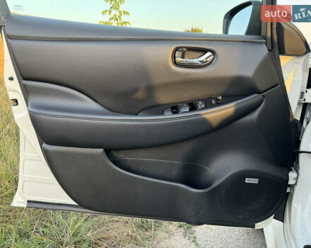 Белый Ниссан Лиф, объемом двигателя 0 л и пробегом 200 тыс. км за 12000 $, фото 9 на Automoto.ua