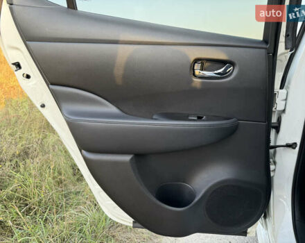 Белый Ниссан Лиф, объемом двигателя 0 л и пробегом 200 тыс. км за 12000 $, фото 10 на Automoto.ua