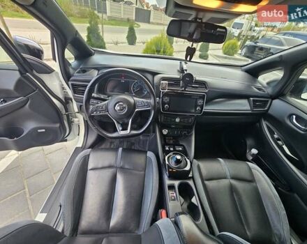 Белый Ниссан Лиф, объемом двигателя 0 л и пробегом 97 тыс. км за 15600 $, фото 20 на Automoto.ua