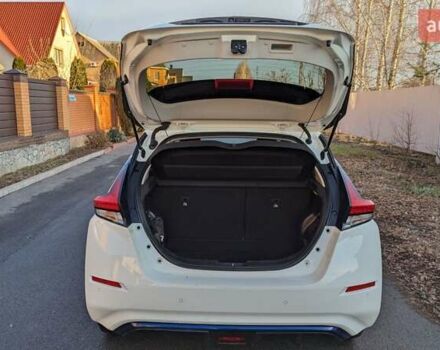 Белый Ниссан Лиф, объемом двигателя 0 л и пробегом 60 тыс. км за 14900 $, фото 19 на Automoto.ua