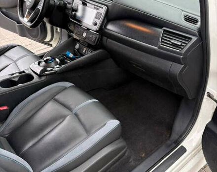 Білий Ніссан Ліф, об'ємом двигуна 0 л та пробігом 150 тис. км за 10400 $, фото 17 на Automoto.ua