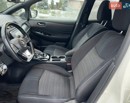 Белый Ниссан Лиф, объемом двигателя 0 л и пробегом 96 тыс. км за 13500 $, фото 18 на Automoto.ua