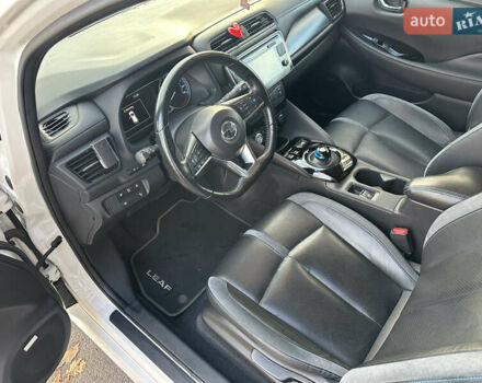 Белый Ниссан Лиф, объемом двигателя 0 л и пробегом 52 тыс. км за 15500 $, фото 20 на Automoto.ua