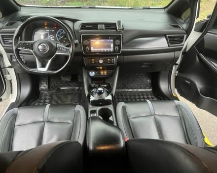 Белый Ниссан Лиф, объемом двигателя 0 л и пробегом 130 тыс. км за 10300 $, фото 4 на Automoto.ua